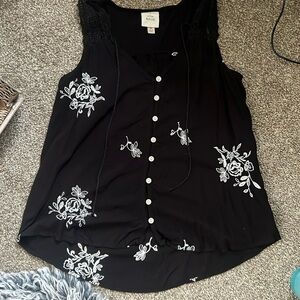 Knox Rose black floral tank